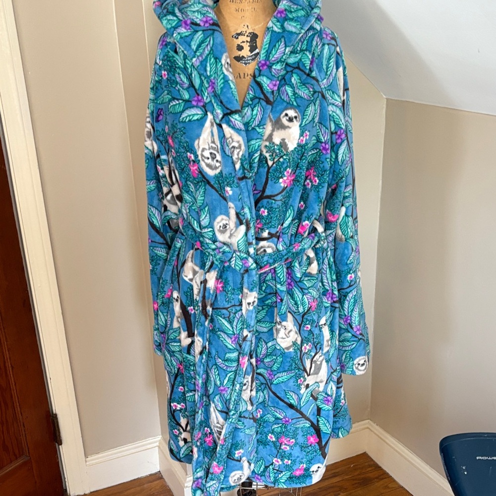 Vera Bradley “Hanging Around“ Sloth and Floral Design Robe L/XL
